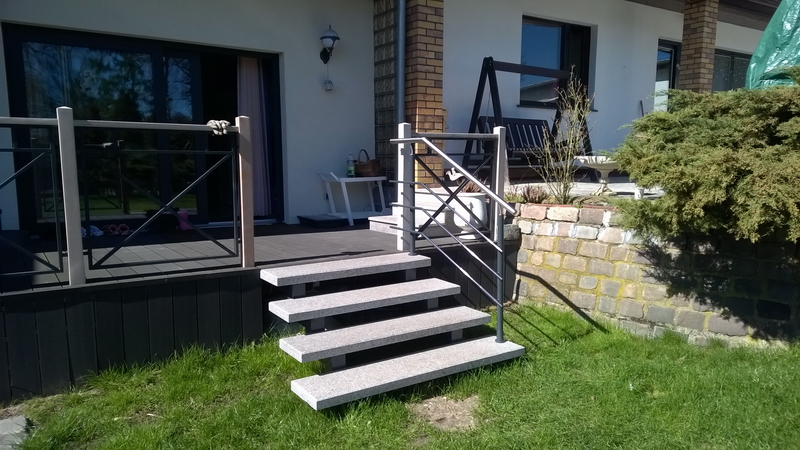freitragende Treppe mit breiter werdenden Stufen